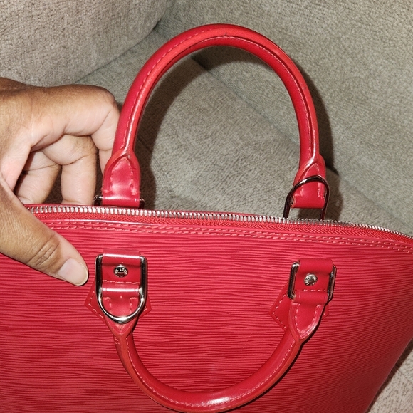 Authenic Louis Vuitton Alma Bag  Red Epi Leather - Picture 13 of 16